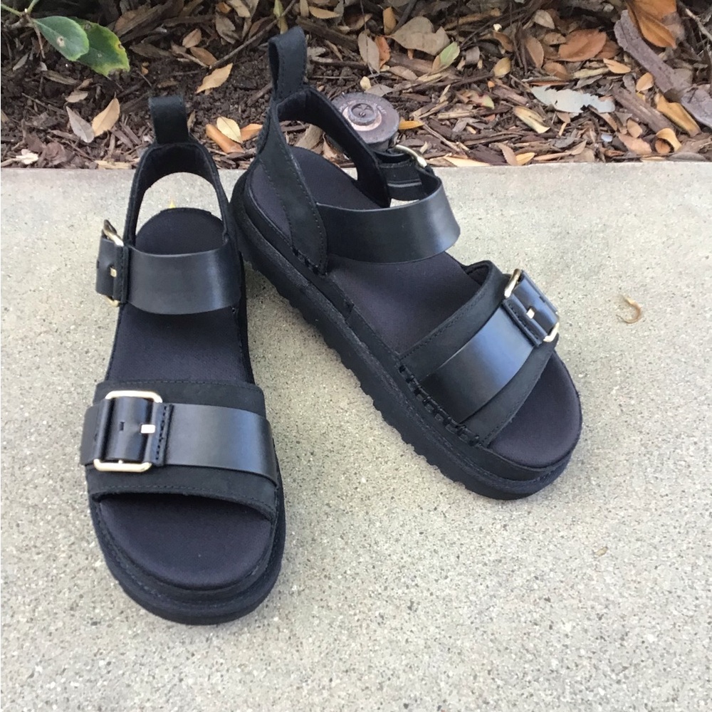 UGG Goldenstar Villa black Chunky Black Buckle Strap Sandals